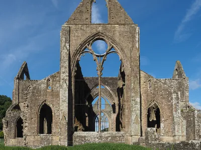 The Complete Guide To Tintern Abbey